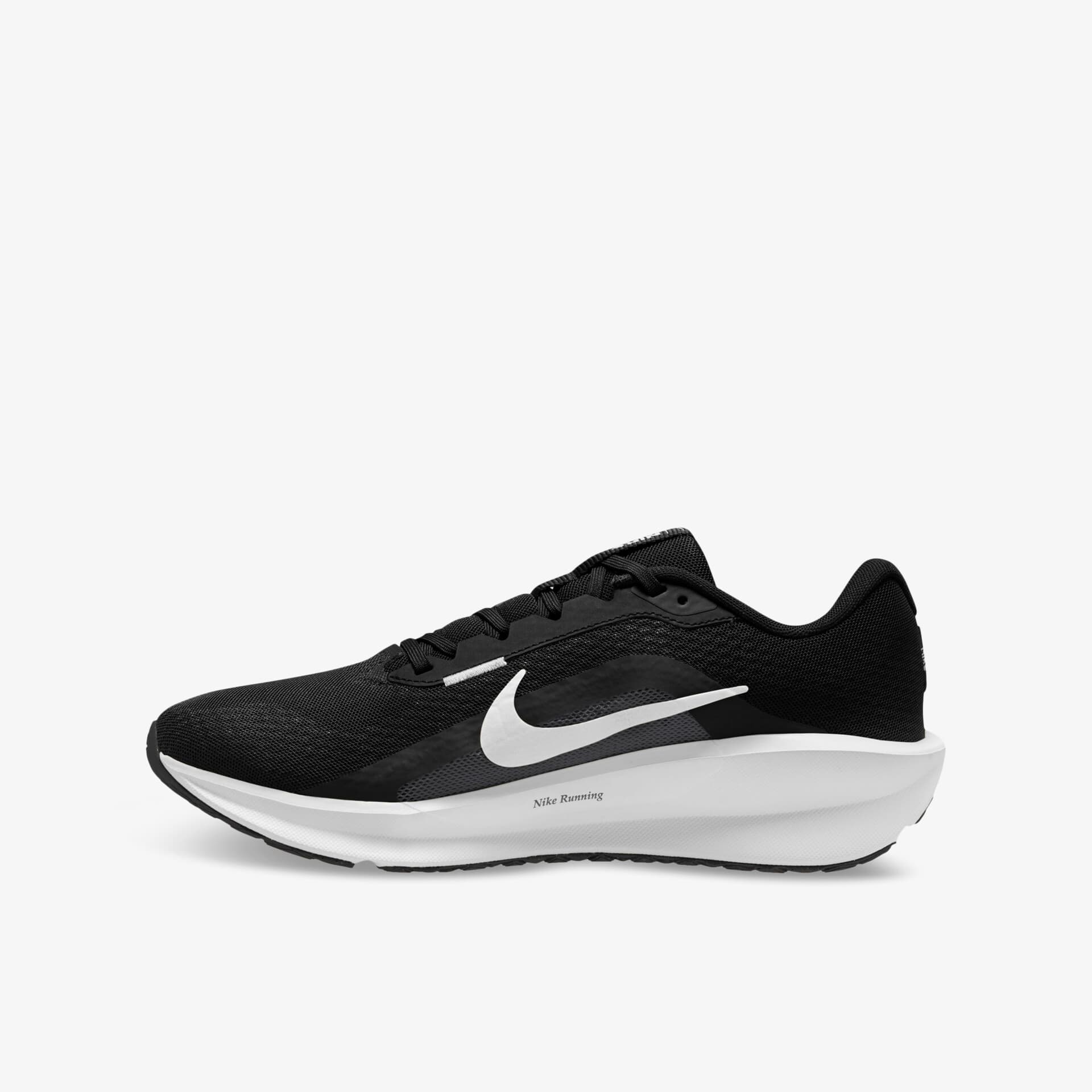 Schwarzer Sportschuh mit markantem Swoosh-Logo, leicht und komfortabel für optimalen Laufkomfort