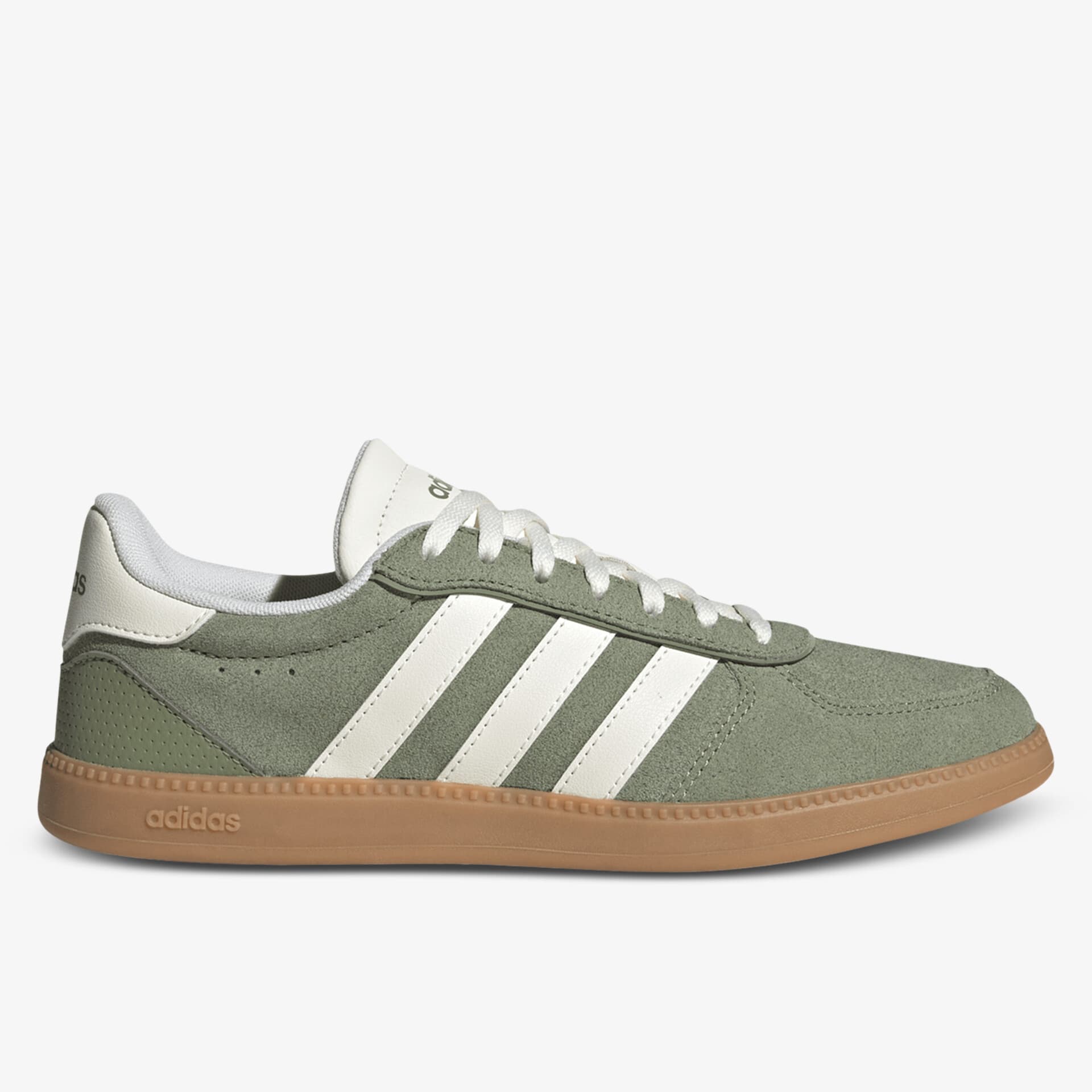 Seitliche Ansicht eines klassischen grünen Sneakers mit weißen Streifen und brauner Gummisohle