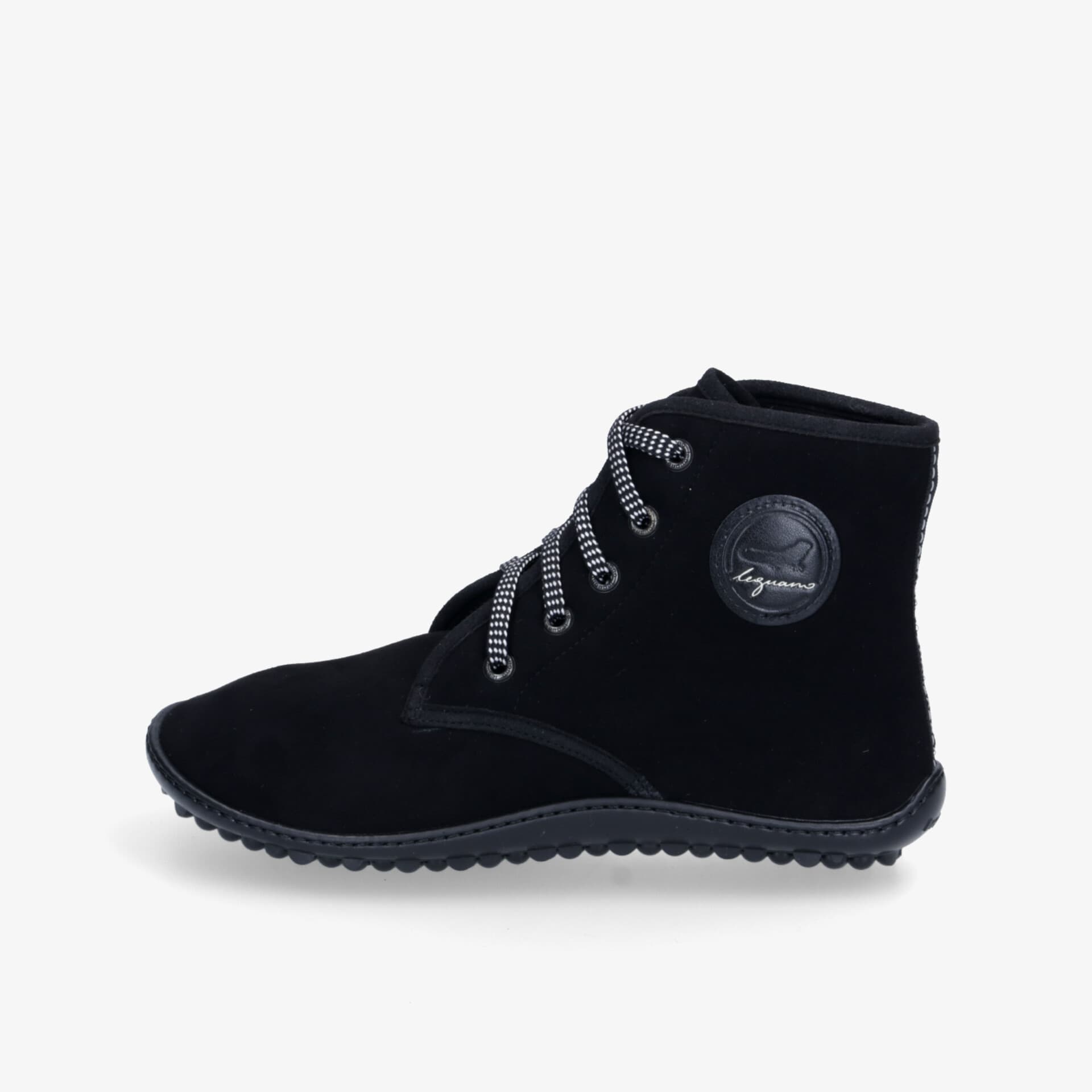 Elegante schwarze Stiefelette mit rutschfester Sohle und modischem Design für Komfort und Stil.