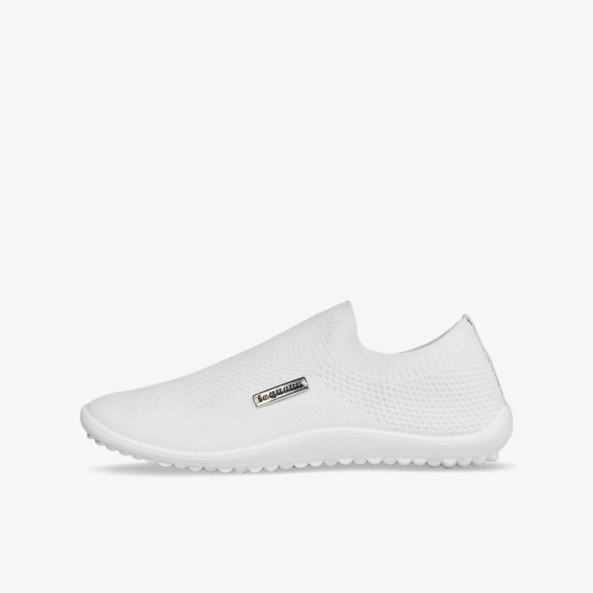 Komfortabler, moderner weißer Schuh mit leichter und sportlicher Bauweise, ideal für täglichen Gebrauch.